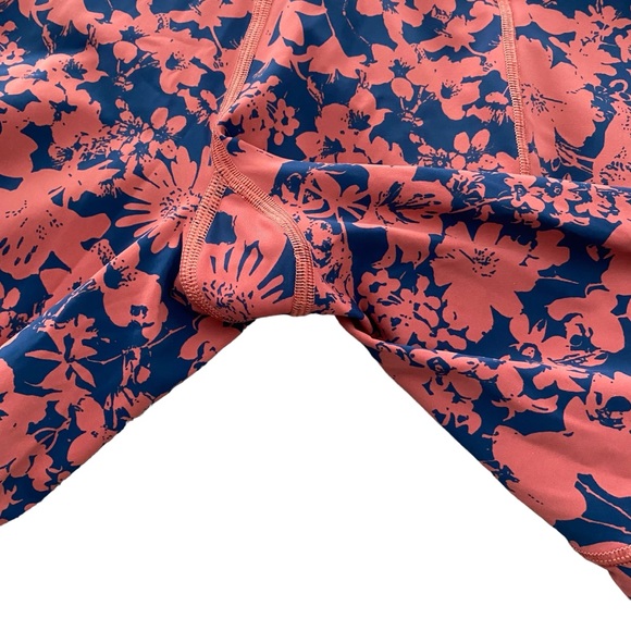 Lululemon Final Lap Crop *23"
Efflorescent Dark Canyon Onyx Blue size 4 - Picture 6 of 15